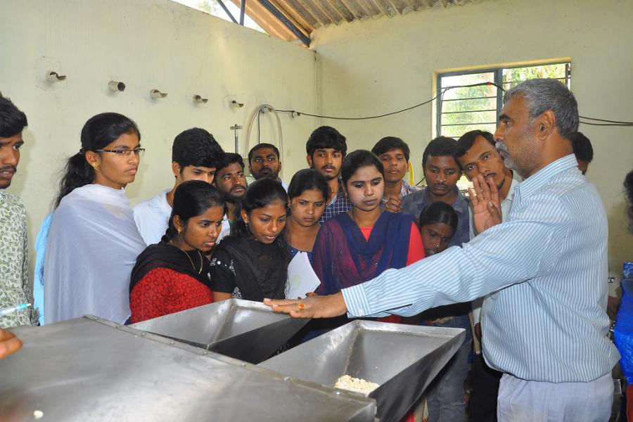 Dr. Ramana Rao and Students - Students visit at ICAR-Indian Institute of Oilseeds Research 